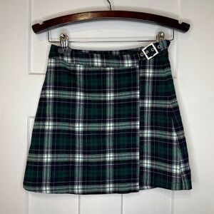 Chic Tartan Mini Skirt in Green Plaid